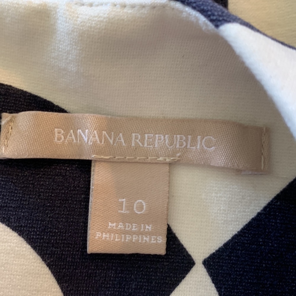 EUC.  Banana Republic fitted top - Picture 8 of 10
